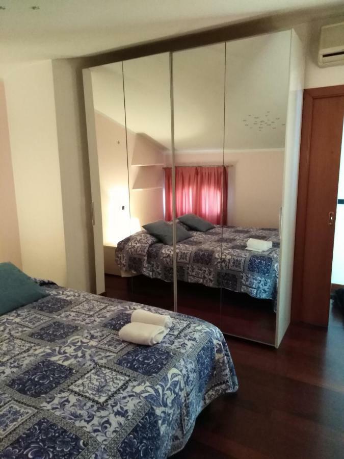 Апартаменти 71 Via Vittorio Emanuele, Vista Lago E Terme Сірміоне Екстер'єр фото